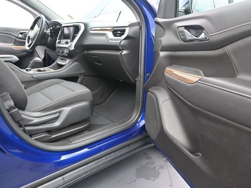 Used 2023 GMC Acadia SLE w/ Driver Convenience Package FWD image 16