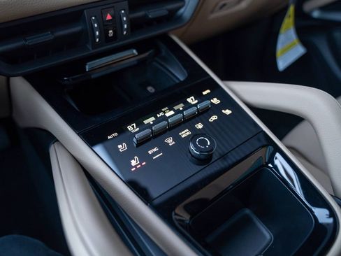 New 2026 Porsche Cayenne Base image 21