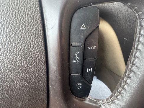 Used 2011 Buick Enclave CXL image 18