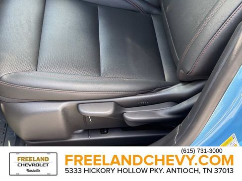 Used 2025 Chevrolet Trax RS w/ Sunroof Package FWD image 22