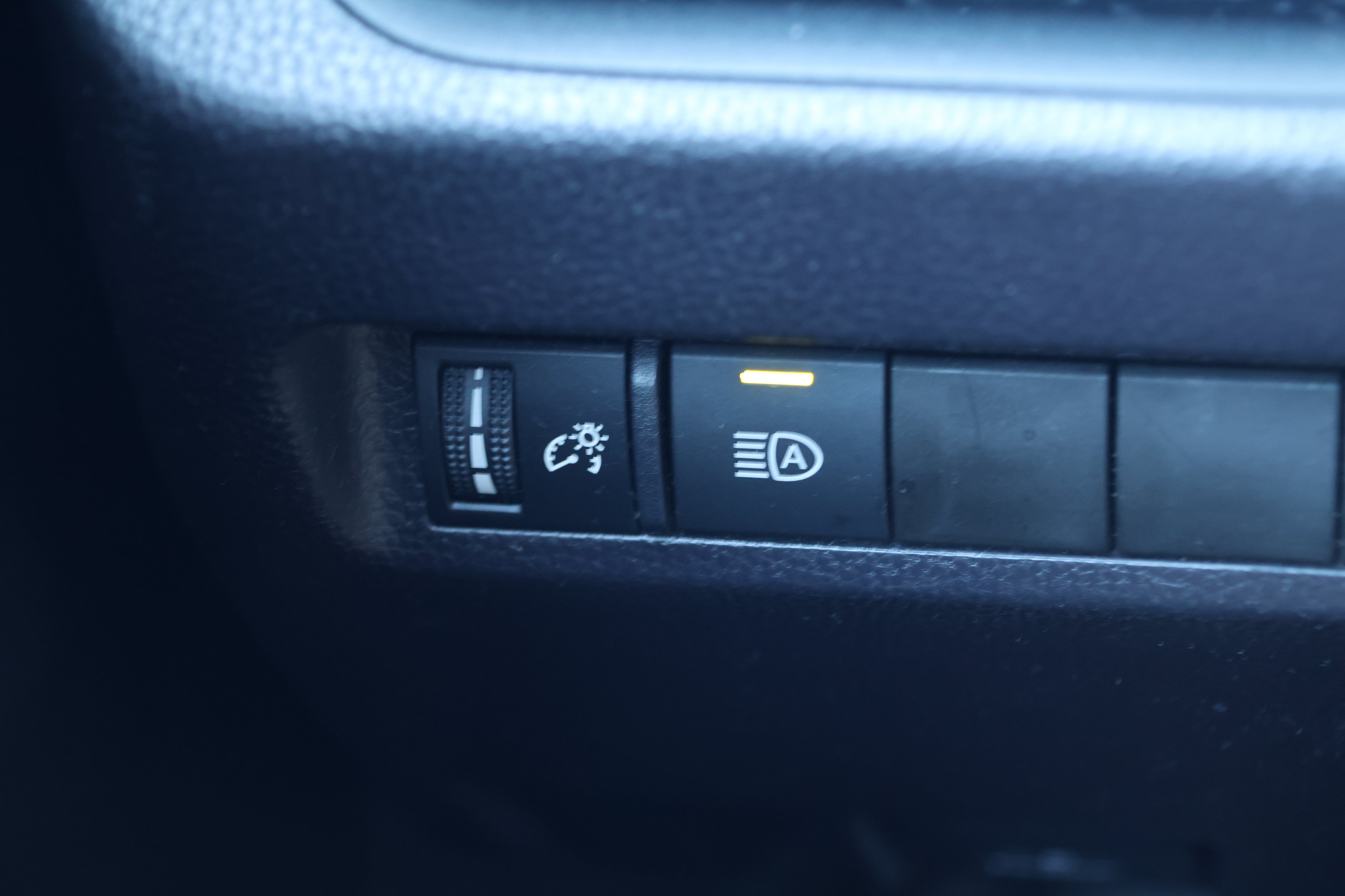 Used 2025 Toyota RAV4 XLE w/ Convenience Package FWD image 11