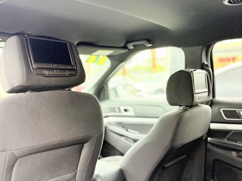 Used 2017 Ford Explorer XLT AWD/4WD image 16