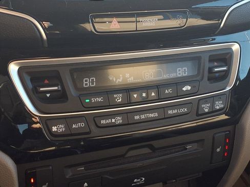 Used 2020 Honda Pilot Touring image 8