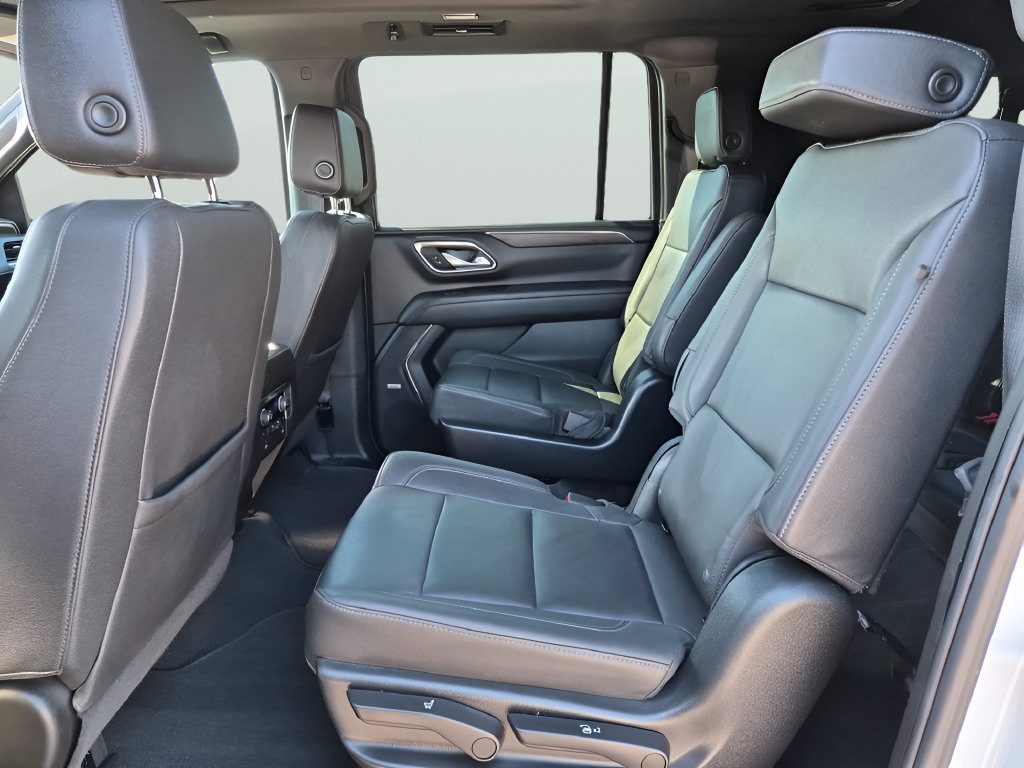 Used 2023 Chevrolet Suburban Z71 w/ Luxury Package AWD/4WD image 32