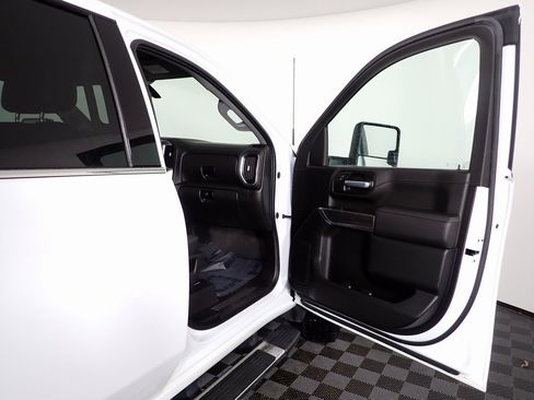 Used 2021 Chevrolet Silverado 2500 LTZ image 32