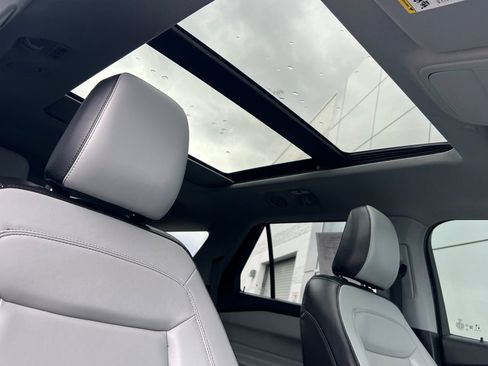 Used 2021 Ford Explorer XLT w/ Equipment Group 202A image 15