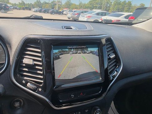 Used 2020 Jeep Cherokee Limited image 17