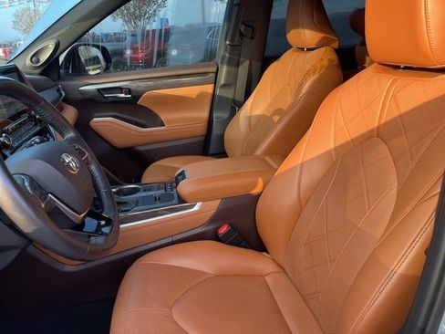 Used 2021 Toyota Highlander Platinum image 9