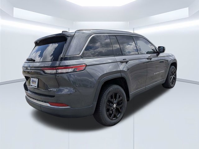 Used 2022 Jeep Grand Cherokee Limited w/ Trailer Tow Prep Group (B) RWD image 4