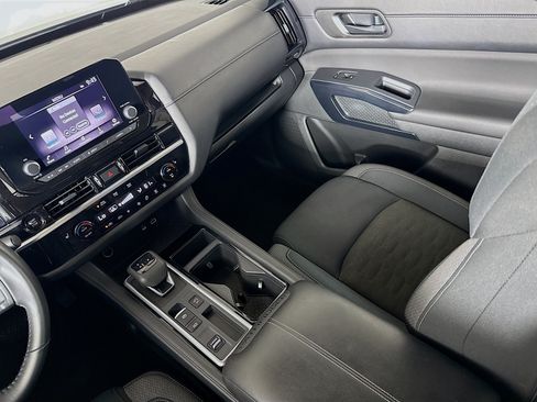 Used 2025 Nissan Pathfinder SV FWD image 27