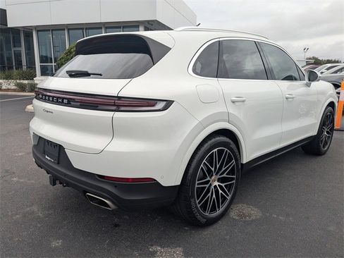 Used 2024 Porsche Cayenne image 4
