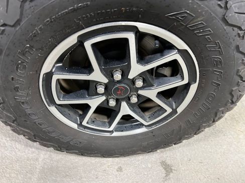 Used 2025 Jeep Wrangler Unlimited Rubicon AWD/4WD image 41