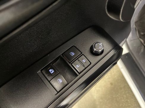 Used 2017 Toyota Tacoma SR w/ SR Convenience Package image 16