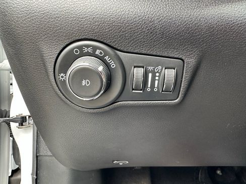 Used 2024 Jeep Compass Latitude image 16