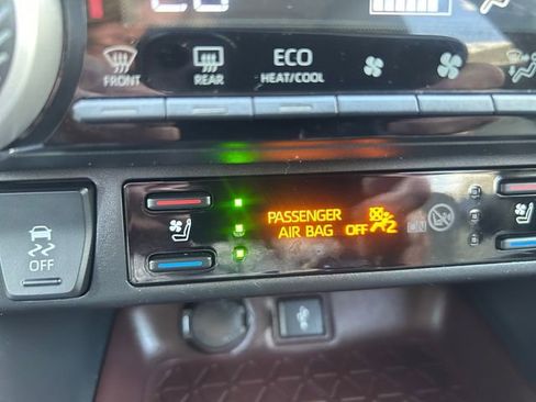 Certified 2022 Toyota RAV4 Limited w/ Limited Grade Weather Package AWD/4WD image 23
