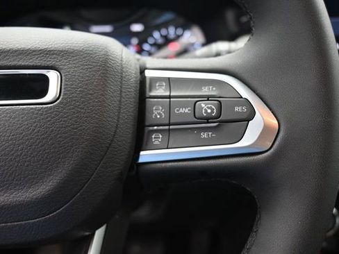 Used 2026 Jeep Compass Limited AWD/4WD image 19