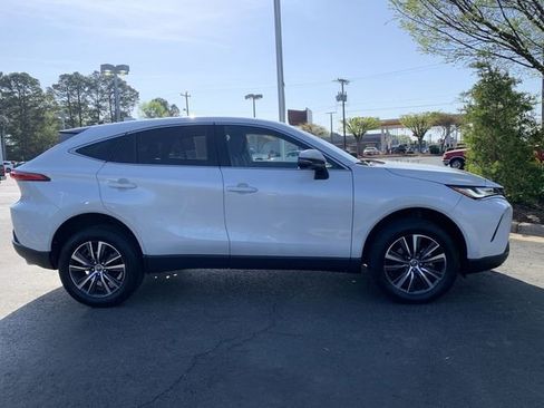 Certified 2023 Toyota Venza LE image 9