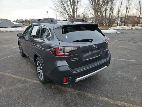 Used 2022 Subaru Outback Limited image 3