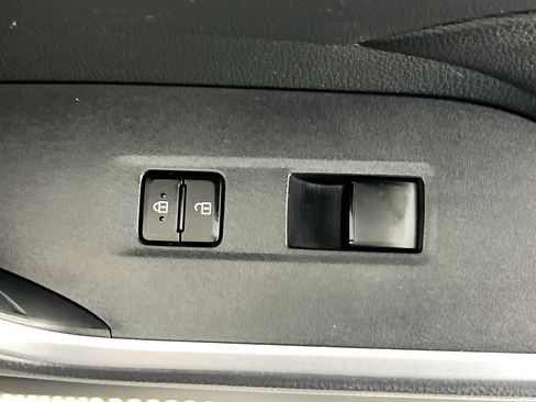 Used 2020 Toyota RAV4 XLE w/ Convenience Package FWD image 29