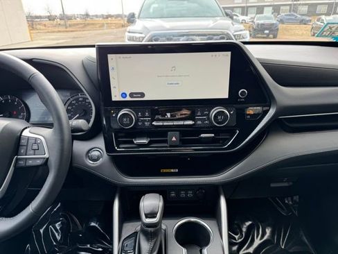 Certified 2023 Toyota Highlander XSE image 2