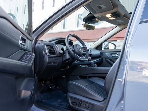 Used 2023 Nissan Rogue Platinum image 14