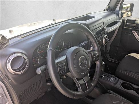 Used 2014 Jeep Wrangler Unlimited Sahara w/ Connectivity Group AWD/4WD image 10