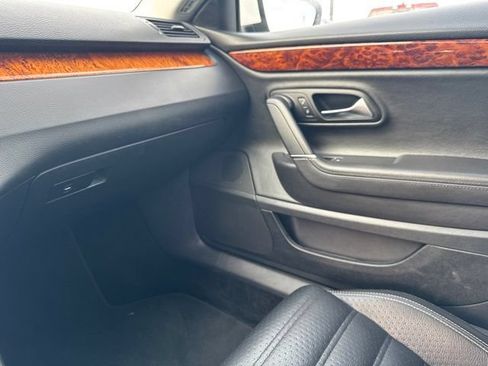 Used 2011 Volkswagen CC Lux FWD image 35