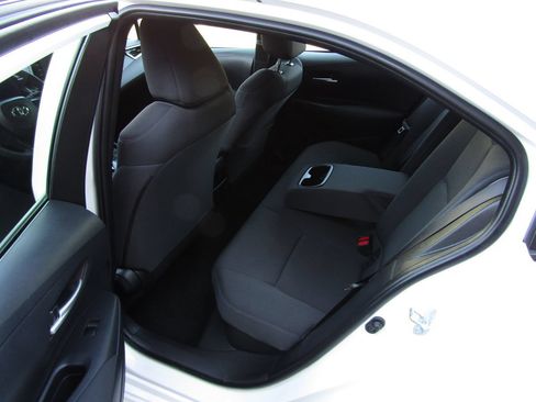 Used 2021 Toyota Corolla LE FWD image 5