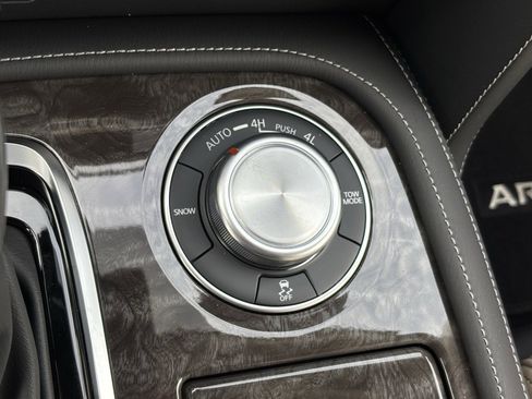 Used 2024 Nissan Armada Platinum w/ Captain's Chairs Package image 4