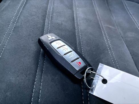 Used 2023 Mitsubishi Outlander SE image 13