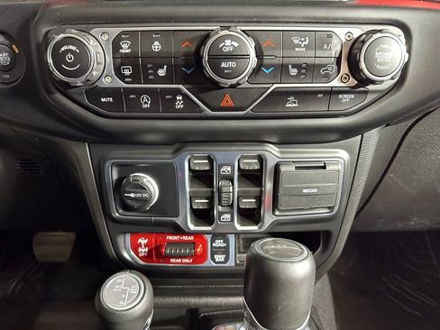 Used 2022 Jeep Gladiator Rubicon w/ LED Lighting Group image 22