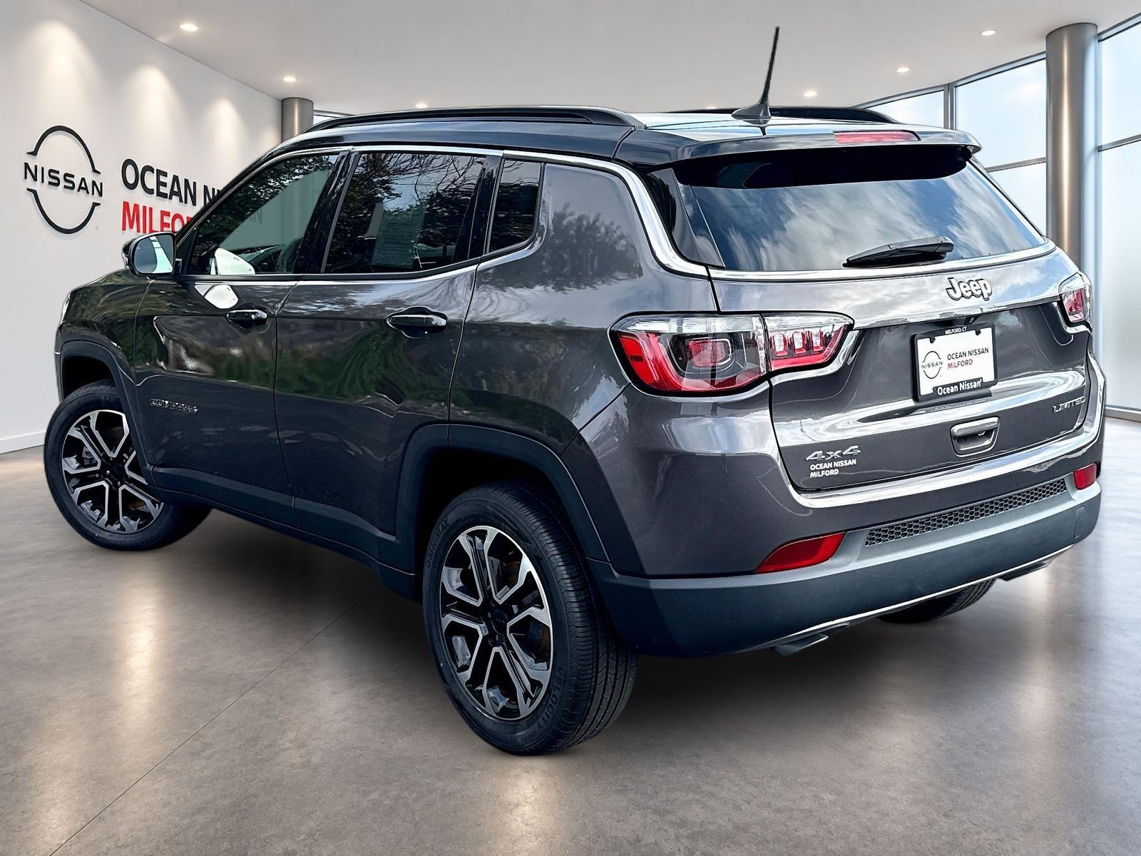 Used 2023 Jeep Compass Limited w/ Sun and Sound Group AWD/4WD image 7