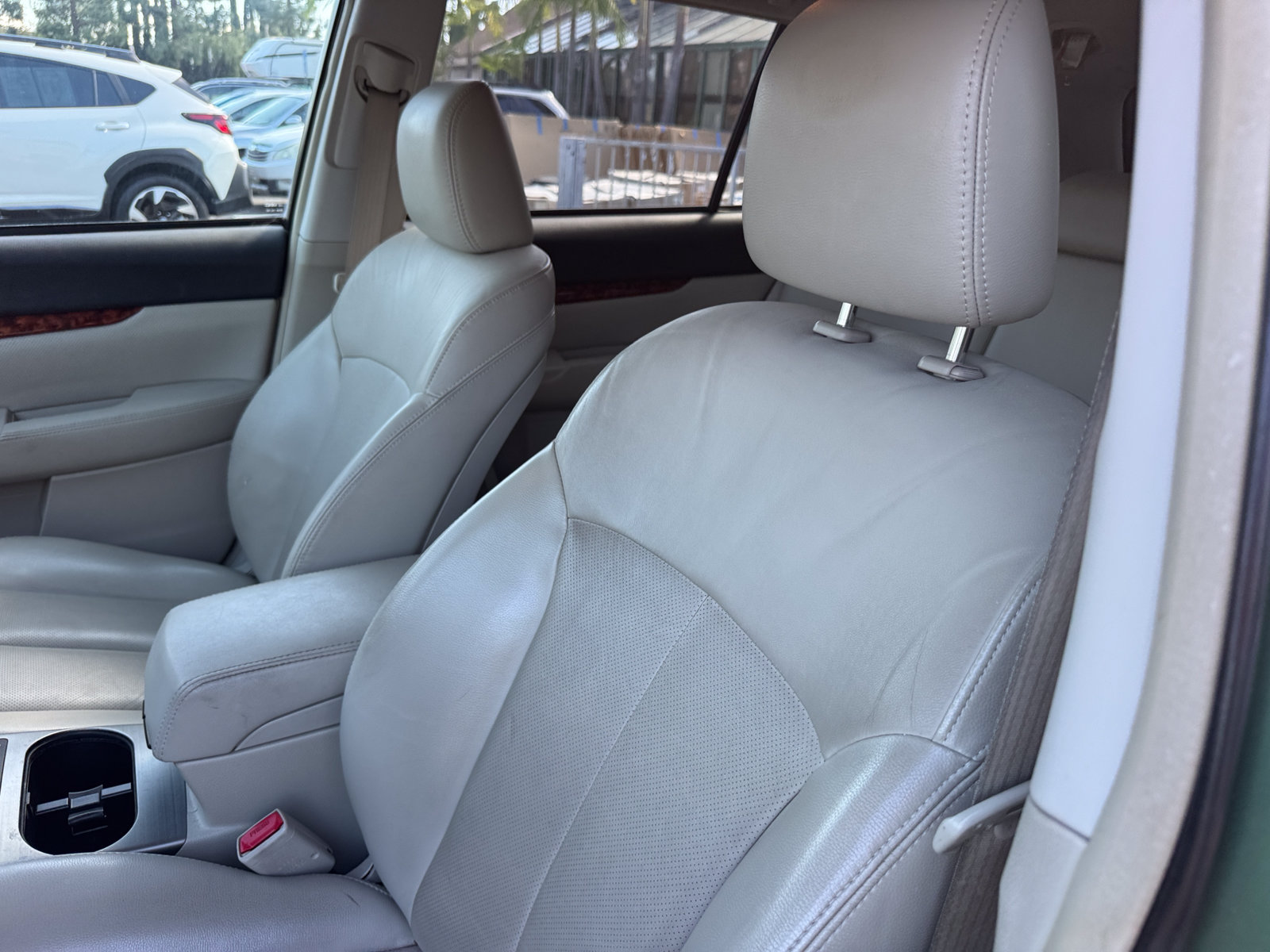 Used 2011 Subaru Outback 2.5i Limited AWD/4WD image 3