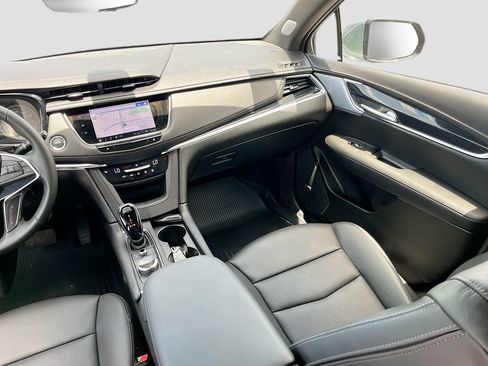 Used 2025 Cadillac XT5 Premium Luxury w/ Technology Package AWD/4WD image 25