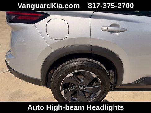 Used 2024 Nissan Rogue SV w/ SV Premium Package image 10