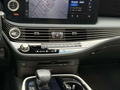 Used 2022 Lexus LS 500 F Sport w/ Accessory Package (Z2) AWD/4WD image 18