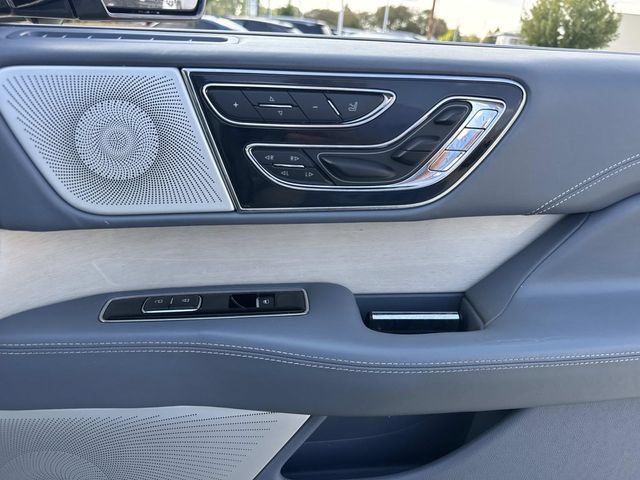 Used 2018 Lincoln Navigator Black Label w/ Cargo Package AWD/4WD image 12