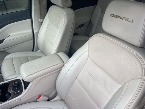 Used 2021 GMC Acadia Denali w/ Denali Ultimate Package image 10