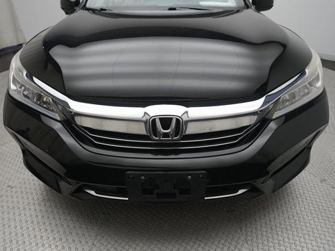 Used 2017 Honda Accord Touring image 23