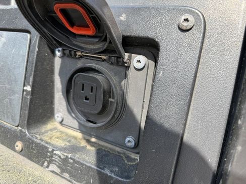 Used 2016 Toyota Tacoma TRD Sport w/ Towing Package image 15