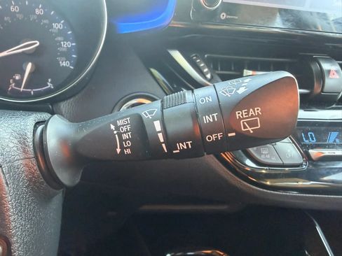 Used 2022 Toyota C-HR XLE FWD image 15