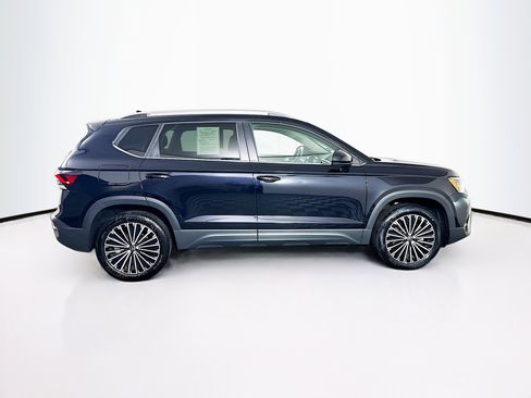 Used 2025 Volkswagen Taos SE FWD image 10