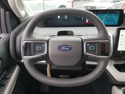 New 2025 Ford Expedition Active image 18