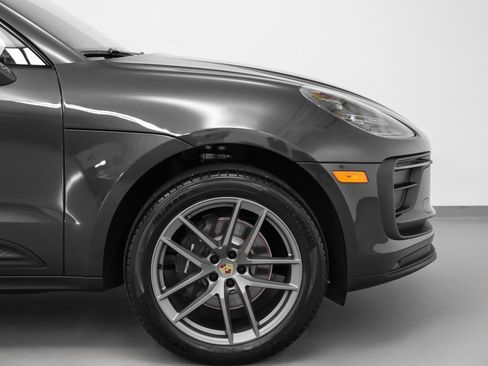 Certified 2025 Porsche Macan image 13