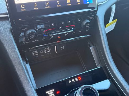 New 2025 Jeep Grand Cherokee Limited w/ Luxury Tech Group II image 24