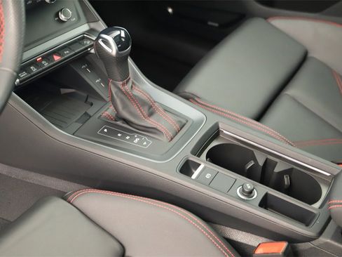 Certified 2025 Audi Q3 2.0T Premium Plus w/ Premium Plus Package image 17