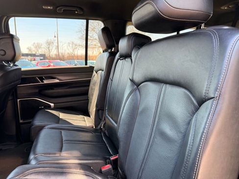 Used 2024 Jeep Wagoneer L Series II w/ Flexible Seating Group image 23