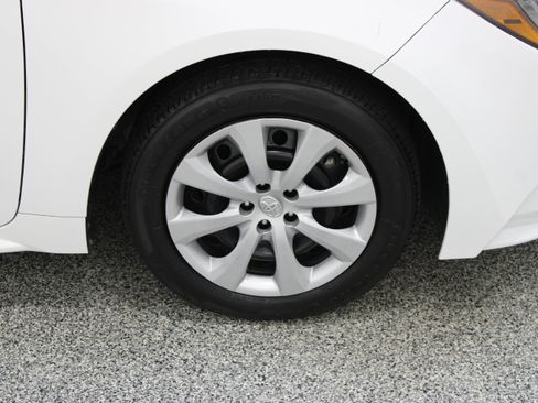 Used 2023 Toyota Corolla LE FWD image 5