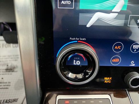 Used 2020 Land Rover Range Rover HSE image 22