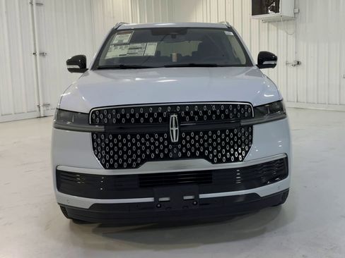 New 2025 Lincoln Navigator L Reserve image 4